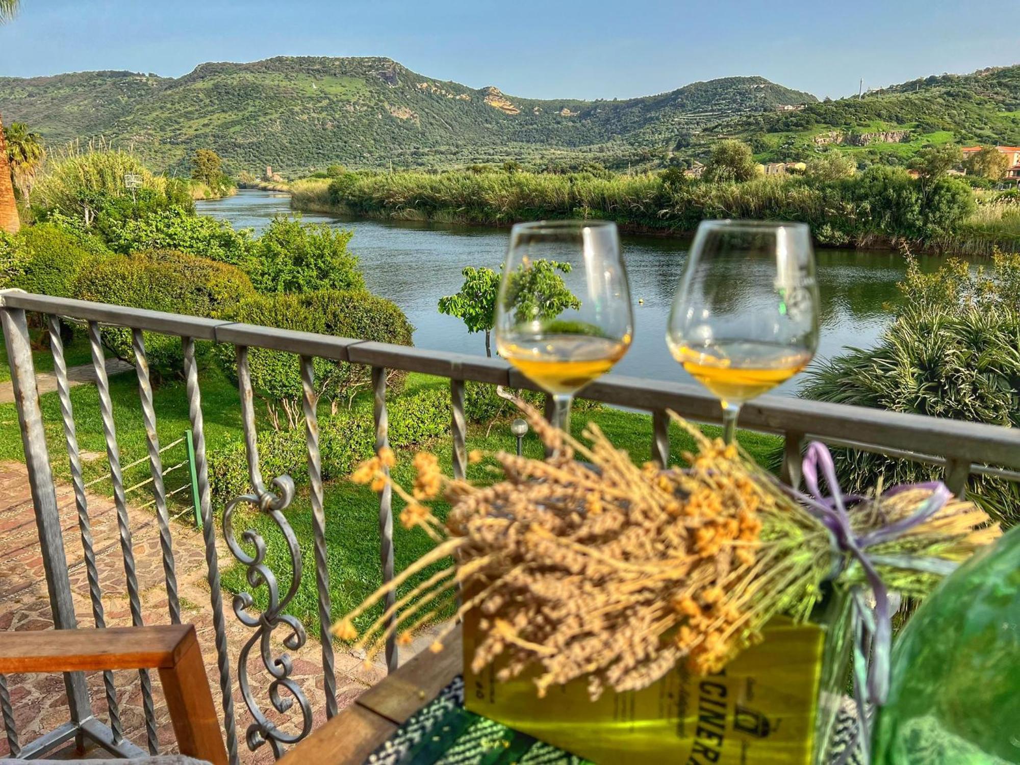 Temo River House Romantic Balcony And Peaceful Retreat In The Heart Of 보사 외부 사진